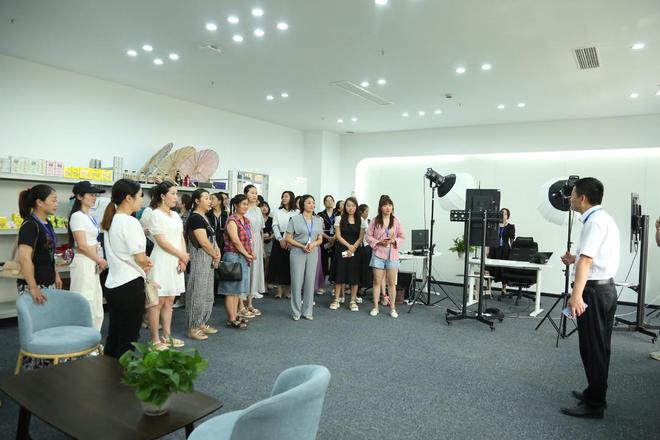 川妹带川货四川开展巾帼电商人才培养“千百计划”(图3)