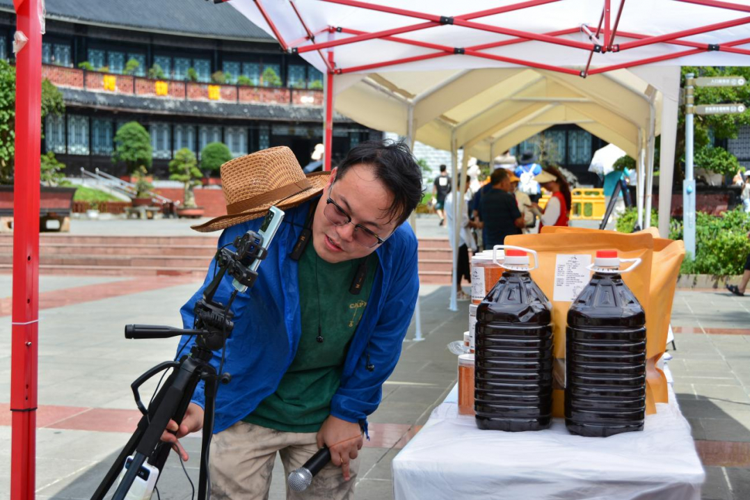“探洞织金·寻味以那”青年网络人才助力乡村振兴特色农产品电商直播推广活动(图5)